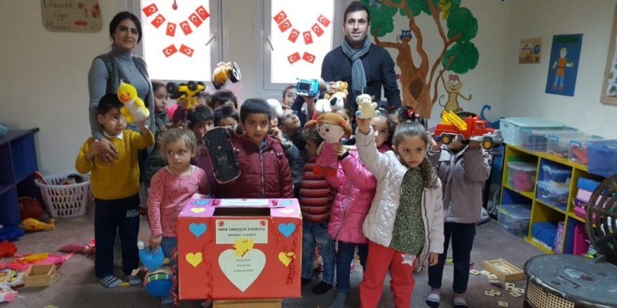 Öğrenciler oyuncaklarını paylaştı