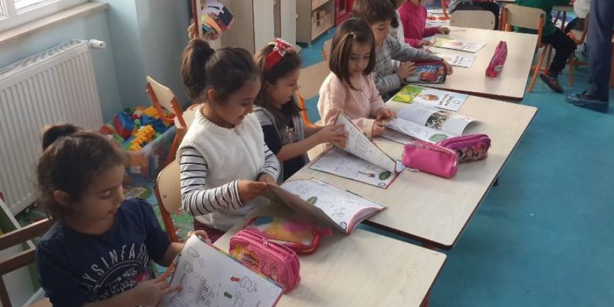 Geri dönüşüm bilinci boyama kitabı ile aşılanıyor