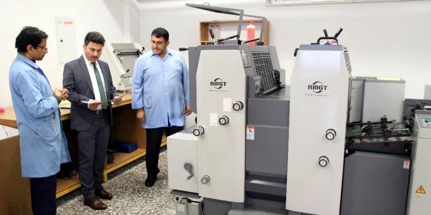 Rektör Karacoşkun Üniversite matbaasında incelemelerde bulundu
