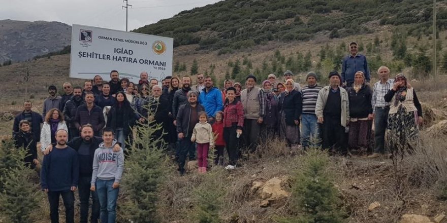 Şehitlerin adını taşıyan fidanlar toprakla buluştu