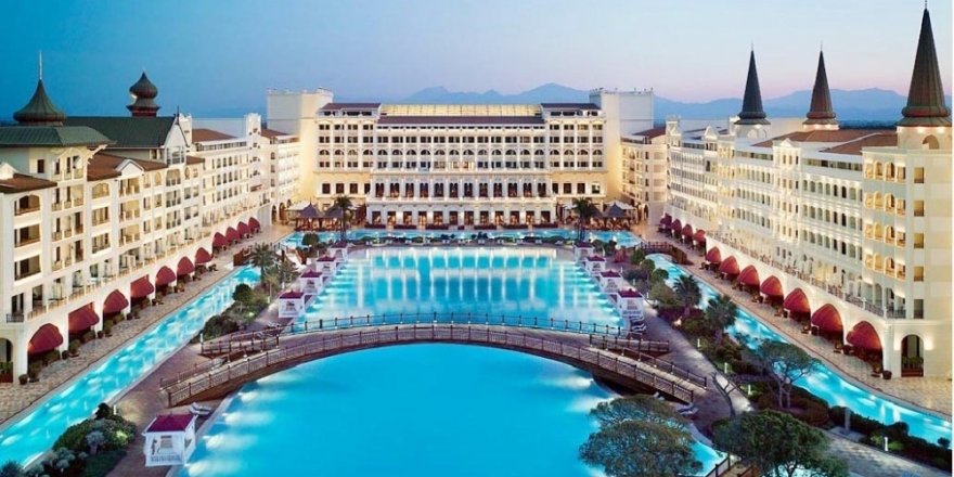 Dünyaca ünlü otel önünde eski işçilerden eylem