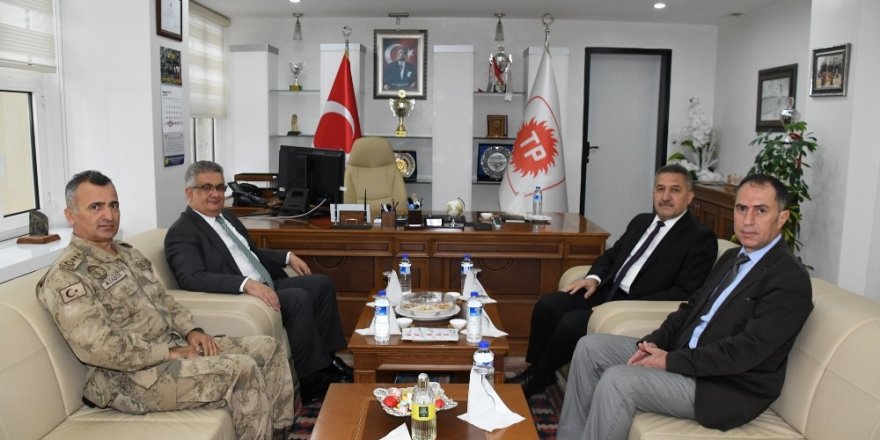 Vali Aykut Pekmez Müdür Aslandere ile bir araya geldi