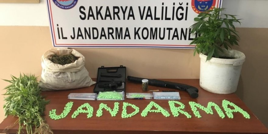 Sakarya’da uyuşturucu operasyonu: 3 gözaltı