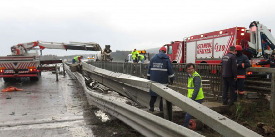İstanbul'da beton mikseri viyadükten uçtu