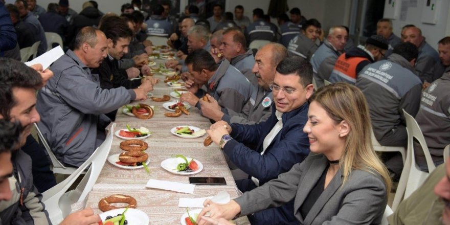 Tütüncü, personeliyle bir araya geldi