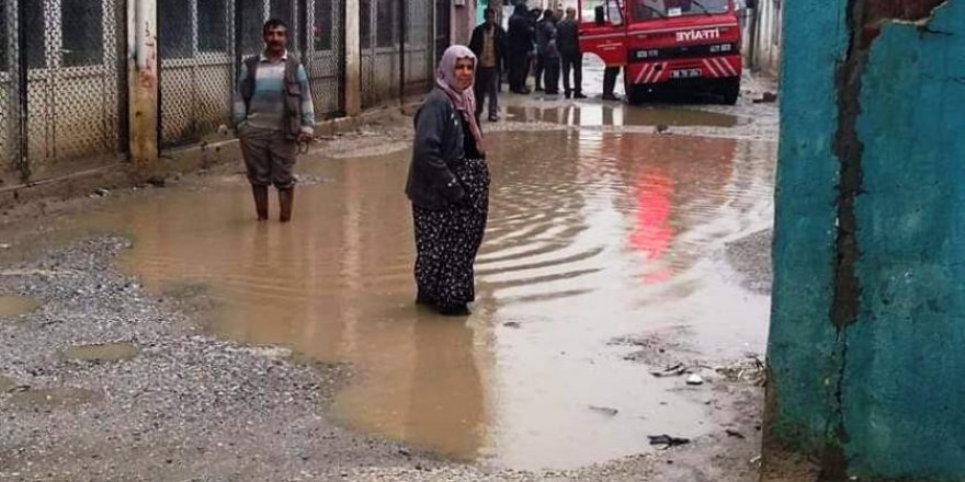 Sağanak yağmur Acarlar’ı göle çevirdi