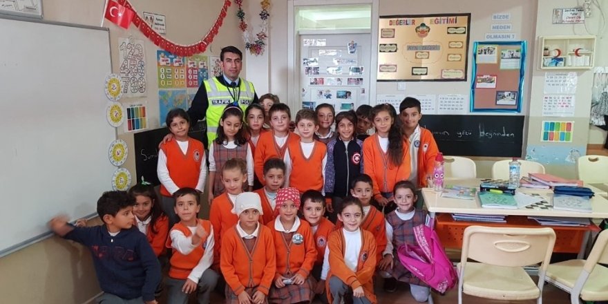 Minikler polis amcalarıyla buluştu
