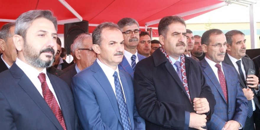 AK Parti belediye başkan adayına miting havasında karşılama