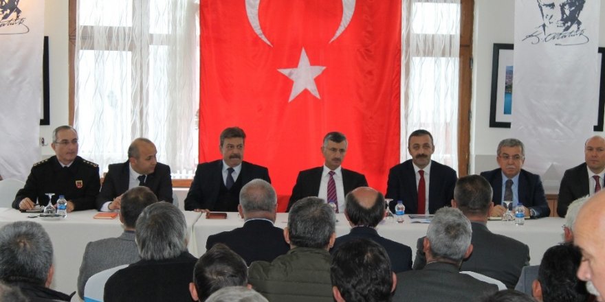 Vali Bektaş, muhtarlarla bir araya geldi