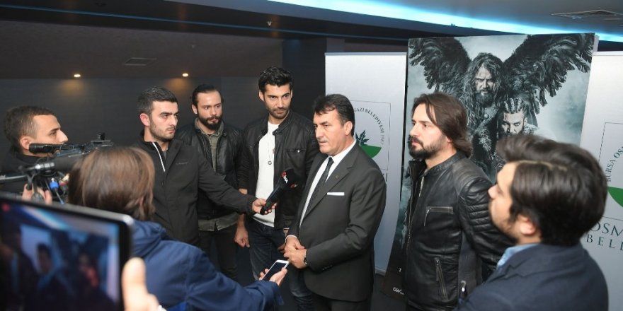 ‘Deliler’ oyuncuları Bursalı sinema severlerle buluştu