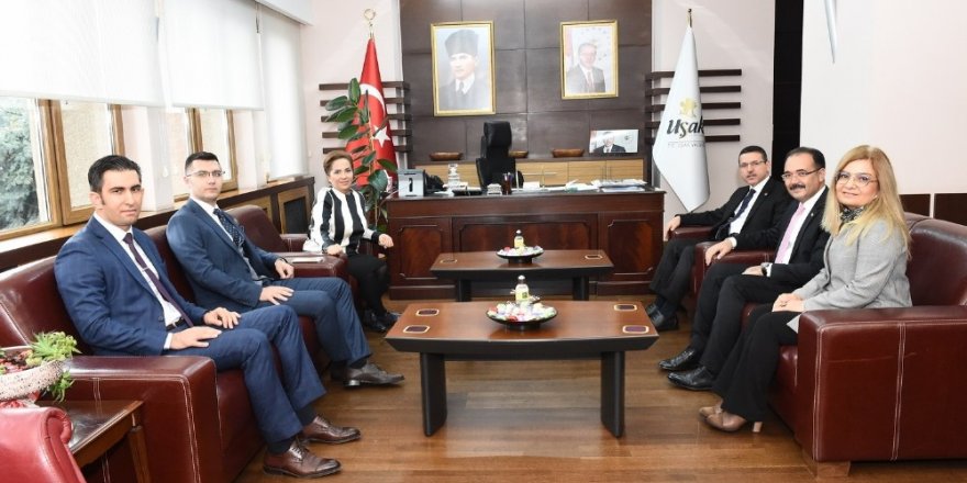 Sayıştay Başkanı Seyit Ahmet Baş Uşak’ta konferansa katıldı