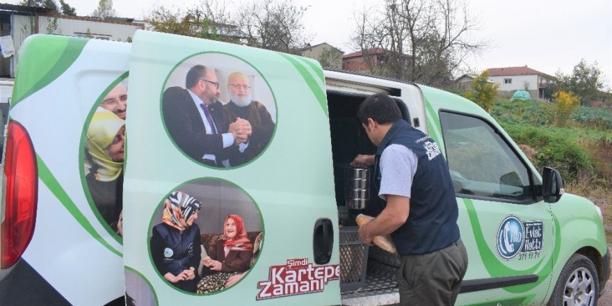 Kartepe’de ihtiyaç sahiplerine sıcak yemek dağıtılıyor