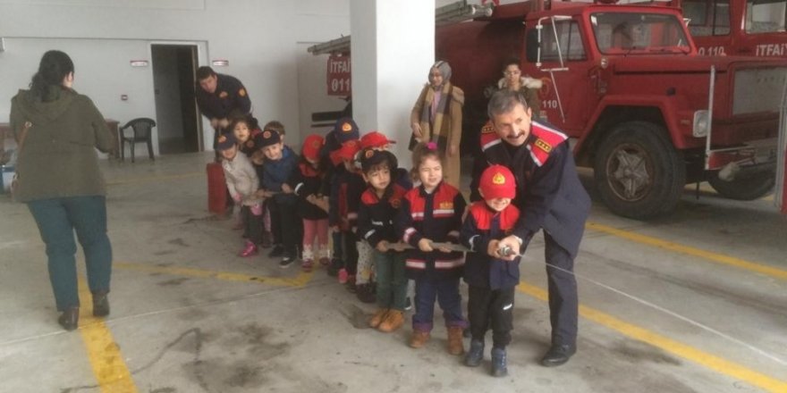Safranbolu itfaiyesinden Anaokulu öğrencilerine yangın tatbikatı