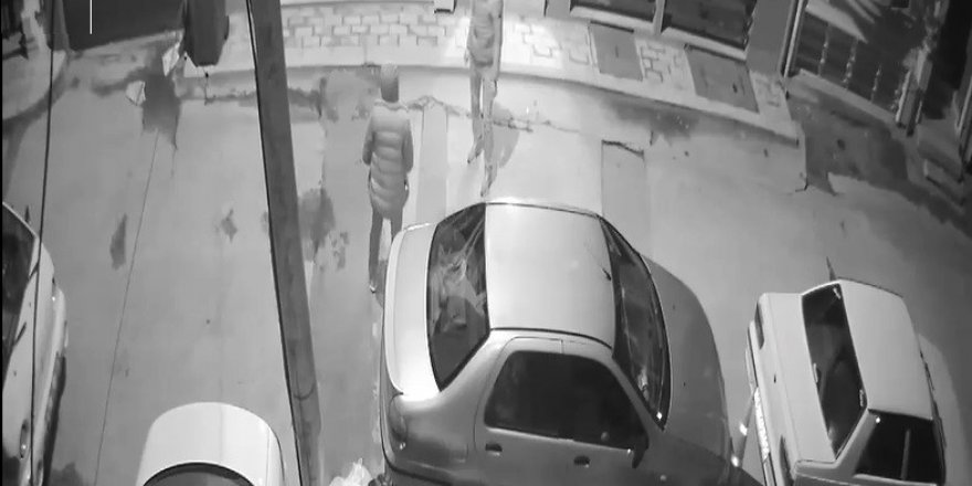 Oto hırsızları güvenlik kamerasına yakalandı