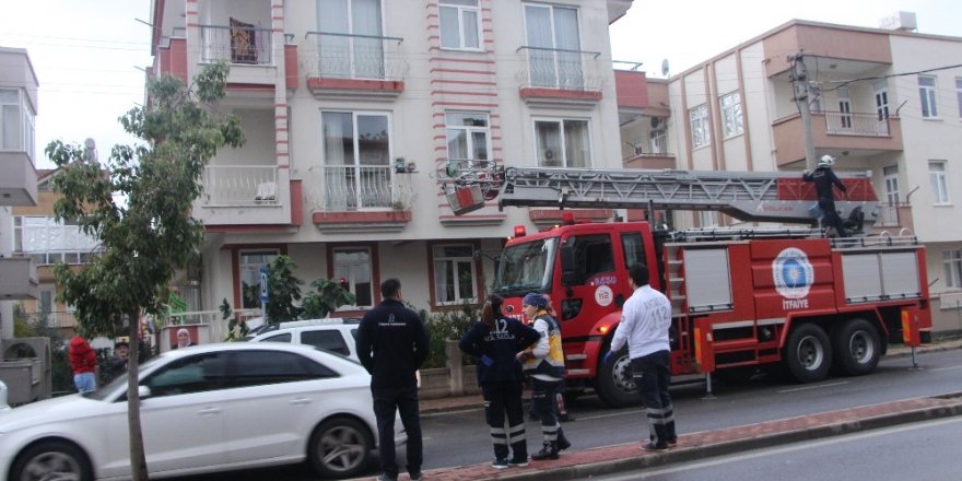 Polise kapıyı, hayatından endişe duyulduğu ihbarı yapılan genç kız açtı