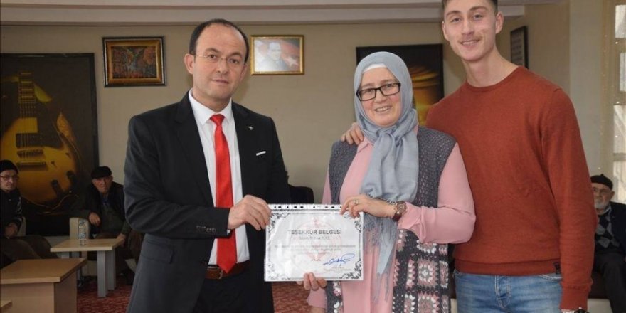 Hediye alıp yaşlıları ziyaret etti