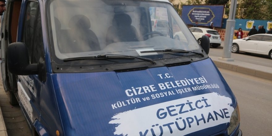 Cizre’de Gezici Kütüphane Aracı Hizmete Girdi