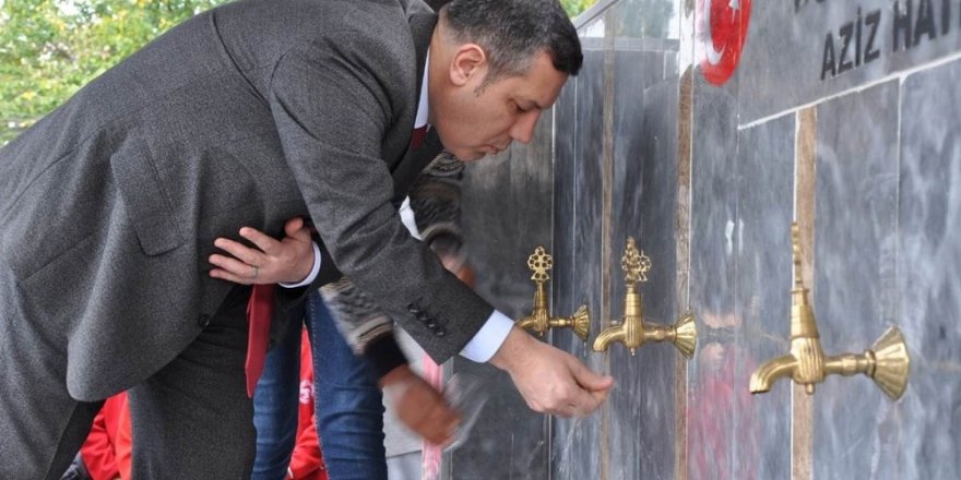 Şehit babası oğlunun okuluna çeşme yaptırdı