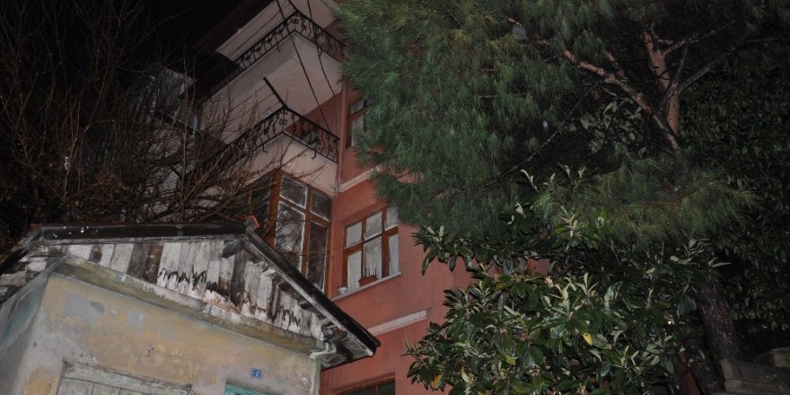 Zonguldak’ta 2 bina duvarlarındaki çatlaklar nedeniyle boşaltıldı