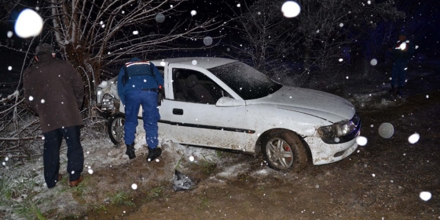Kar yağışı beraberinde kazaları getirdi: 1 ölü, 8 yaralı