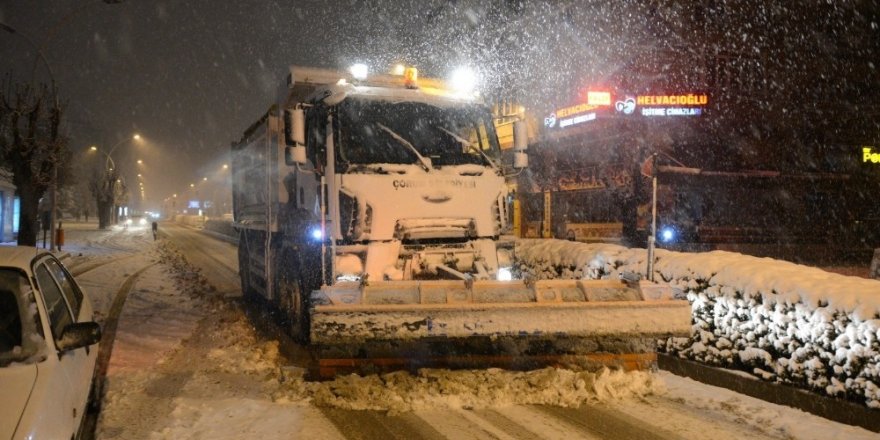 Başkan Gül’den gece kar mesaisi