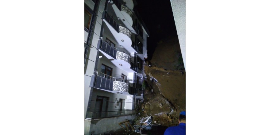Yalova’nın Esenköy beldesinde heyelan