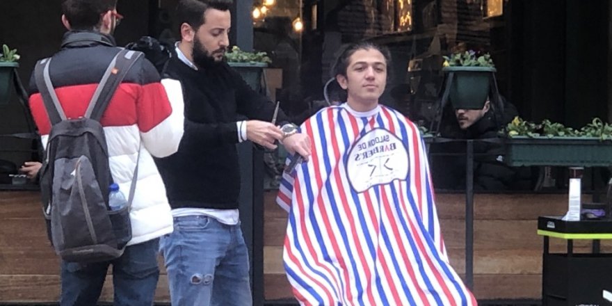 Cadde ortasında tıraş keyfi