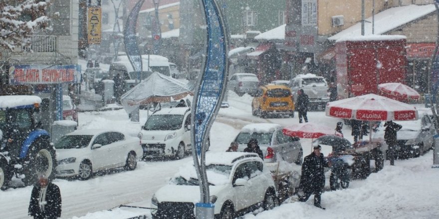 Malazgirt’te kar kürekleri tamamen tüketildi