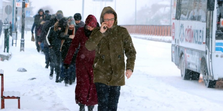 Yozgat’ta kar yağışı zor anlar yaşattı