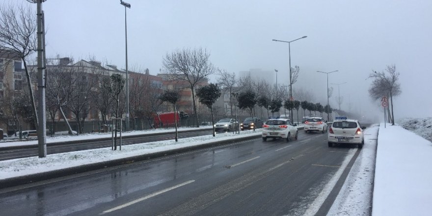 Sultangazi beyaza büründü