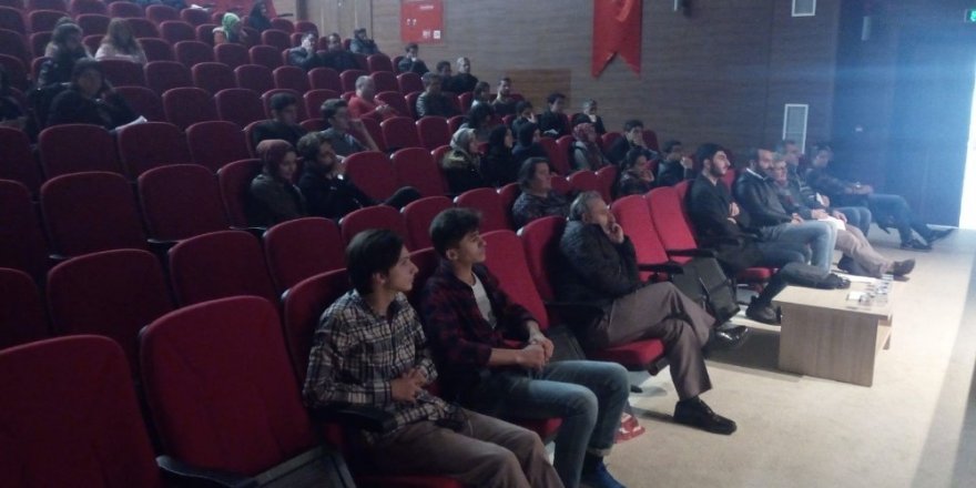 Bu okulda tecrübeler paylaşılıyor