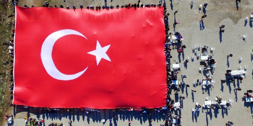 Antalya Valiliğinden yırtık, sökük, yamalı, solmuş Türk bayrağı genelgesi