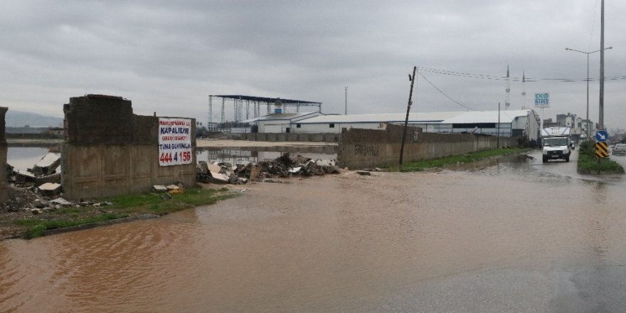 Mersin’de yağmur etkili oldu