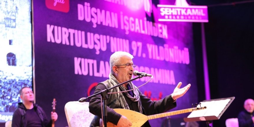 Gazi şehirde Kurtuluş coşkusunun finali kahramanlık türküleri ise yapıldı