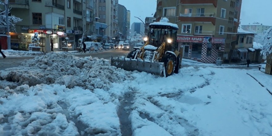Sungurlu belediyesi’nden kar mesaisi