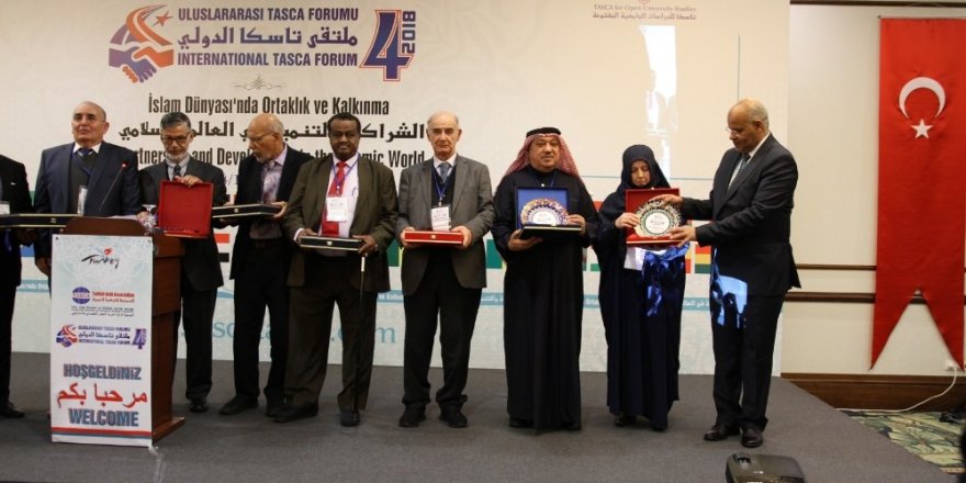 Kütahya çinisi, TASCA Forumu’nun katılım hediyesi oldu