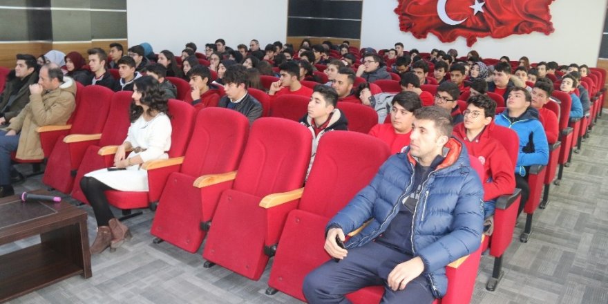 CÜ Vakfı Okulları’nda öğrencilere verimli ders çalışma yöntemleri anlatıldı