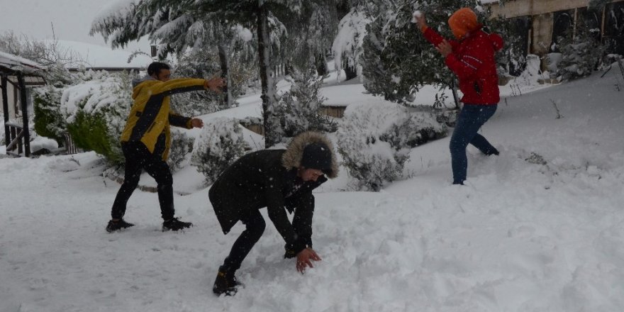 Ders ve sınav heyecanını ‘kar’ ile attılar