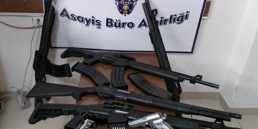 Konya’da ev baskınında çok sayıda silah ve mermi ele geçirildi