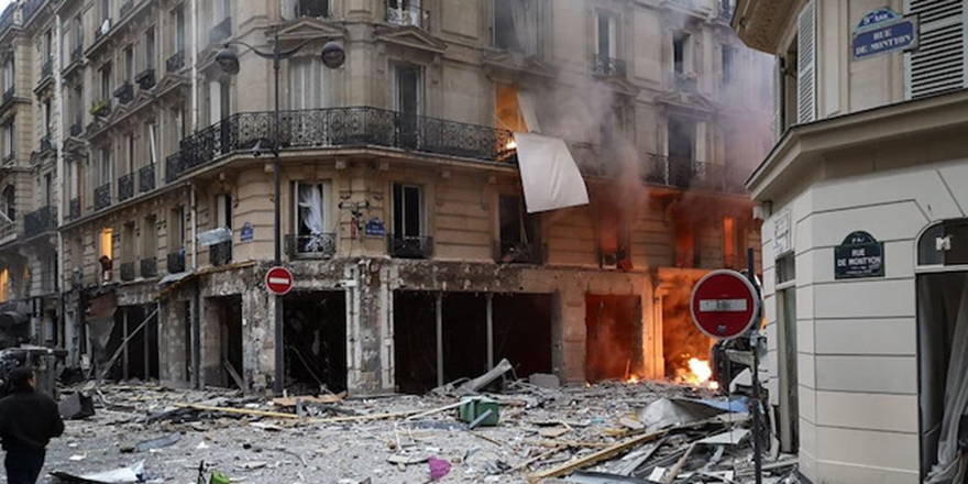 Paris'te patlama meydana geldi
