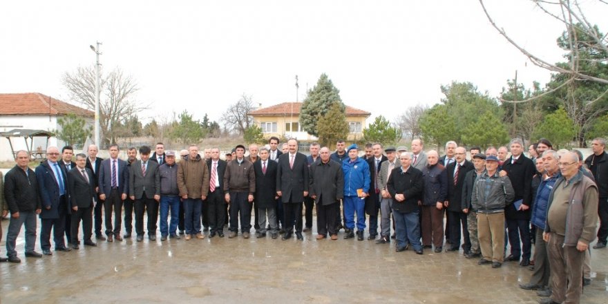 Vali Canalp, köylerdeki sorunları tek tek not aldı