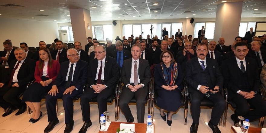 Vali Gül 8.PENTEX fuarında sektör hakkında önemli açıklamalarda bulundu