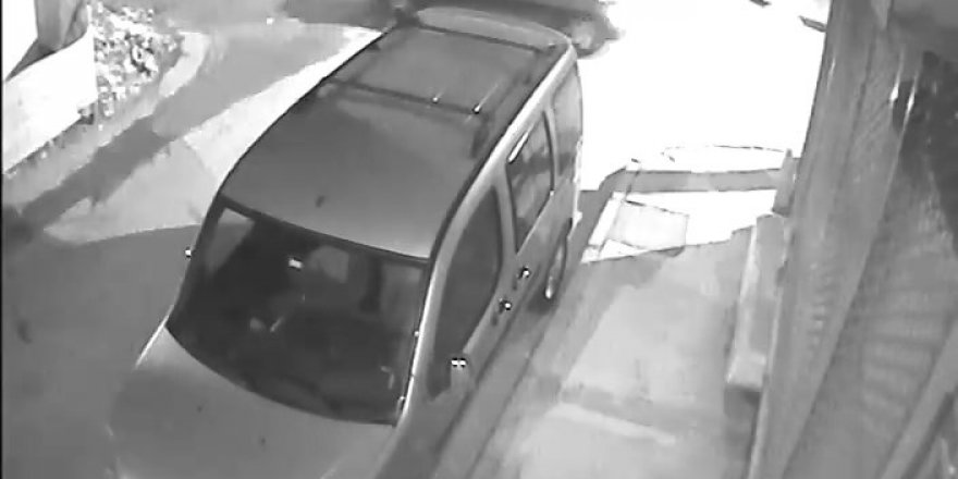Sokak arasında devrilen kamyonet kamerada