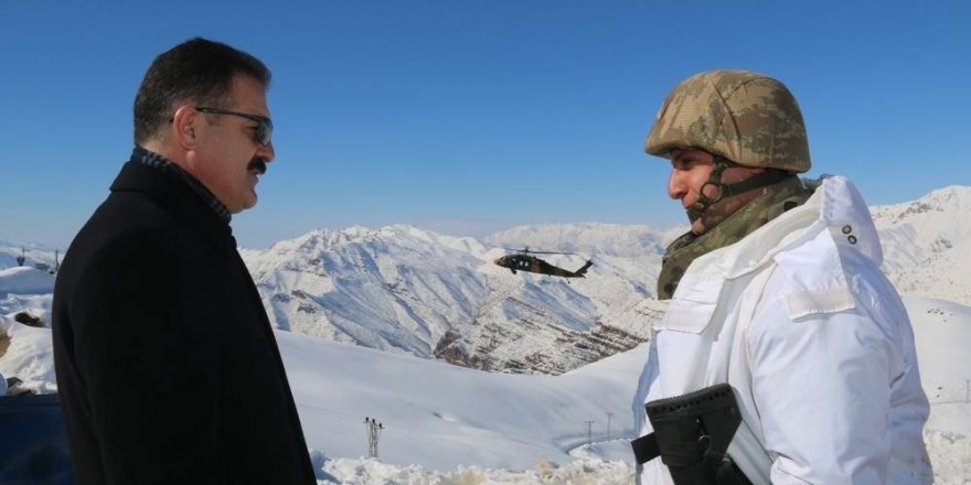 Karlı dağlarda vatan nöbeti