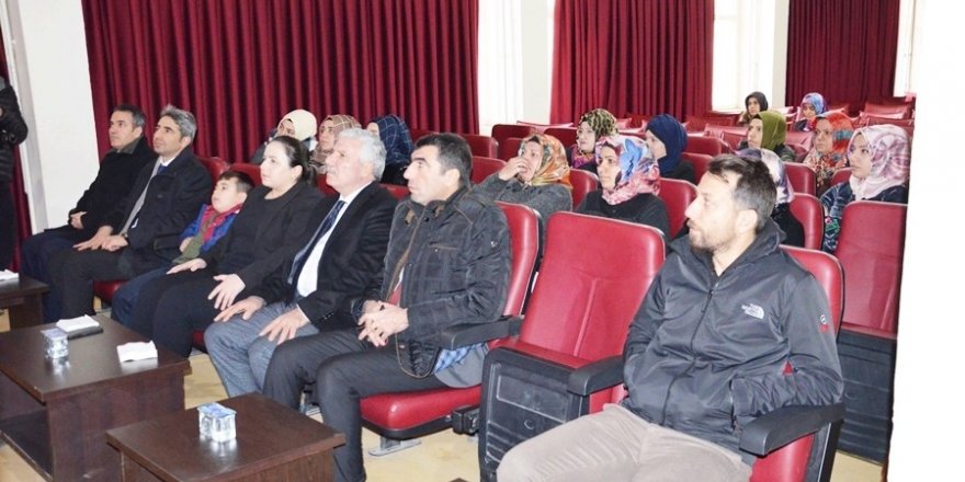 Kaymakam Demir: "Kendi iş yerinizi açmada çaba gösterin"