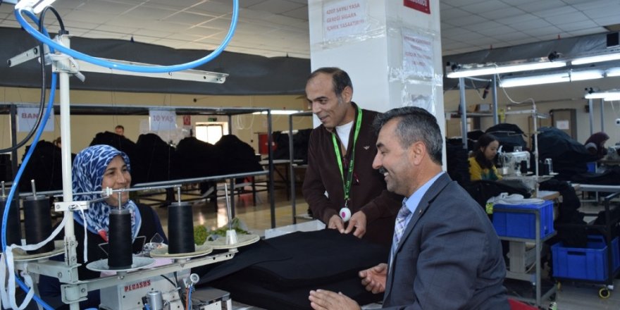 Tekstil fabrikası işçileri tekrar işbaşı yapıyor