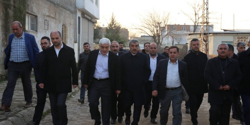 AK Partililer Elbeyli’ye çıkarma yaptı