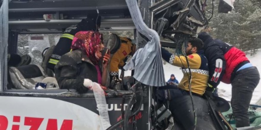 Yolcu midibüsü devrildi! Çok sayıda yaralı var