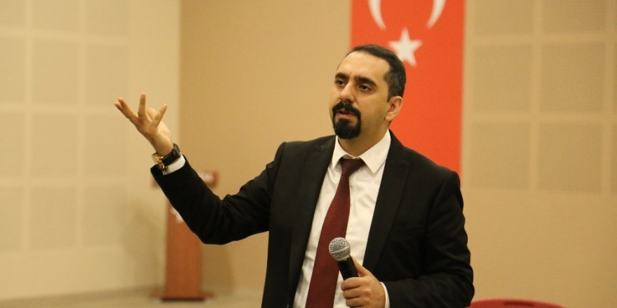 Gençlerin hayallerine dokunarak girişimciliği anlattı