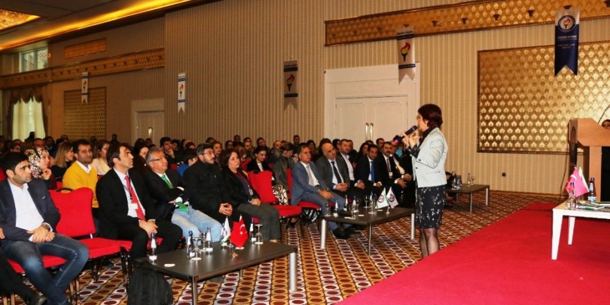 Başarılı gelecek için doğru okul semineri
